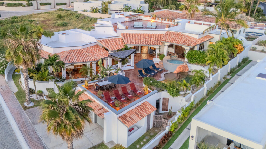 Los Cabos Pedregal Csl BEST VALUE HOME IN PEDREGAL. Positioned high in the prestigious gated community, Casa Nido del Mar captures the essence of luxury coastal living with sweeping Pacific Ocean – Lote G y H Crispin Ceseña, Cabo Corridor, BS